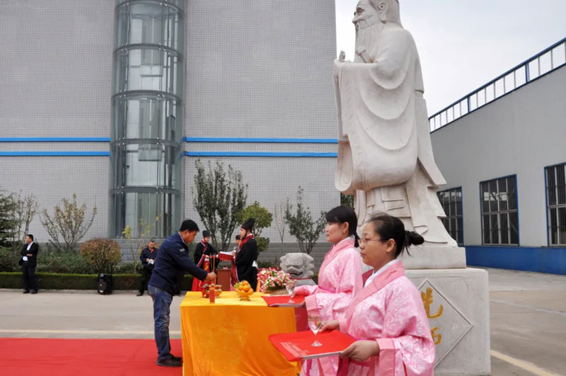 熱烈歡迎華商書院物流包裝聯(lián)盟蒞臨山東天利源參觀交流！